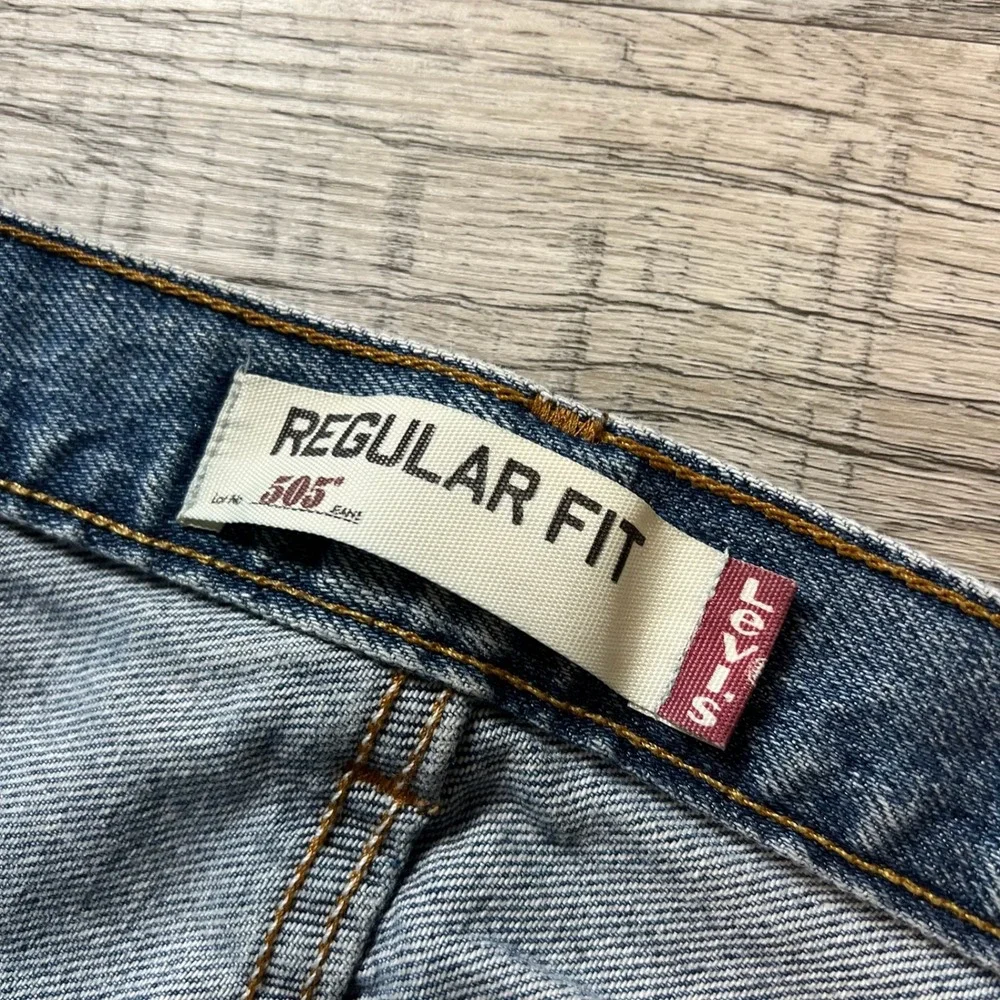 Levis 505 Regular Fit Jeans Mens 38x32 Blue Straight Leg Denim Distressed 052177